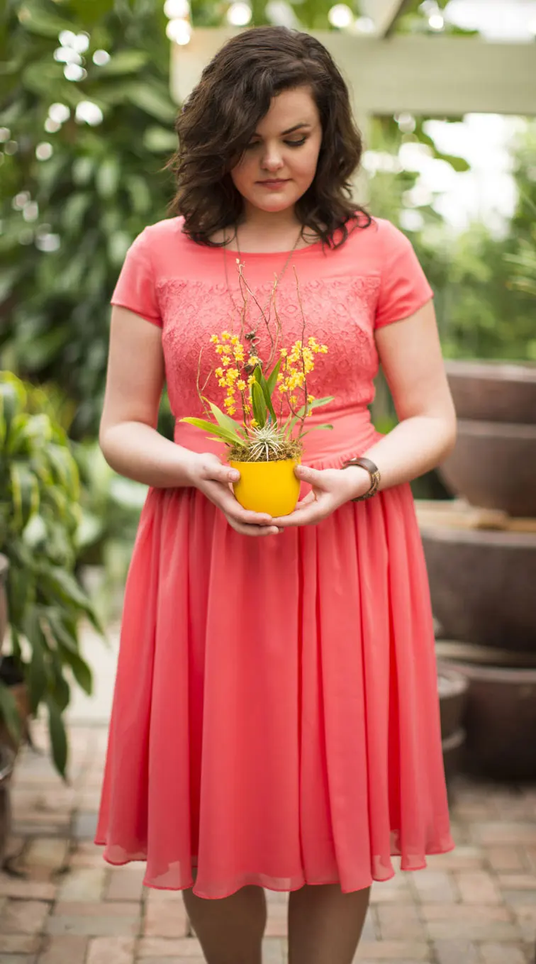 Коралл шифон Скромные платья для подружки невесты Короткие платье с рукавами