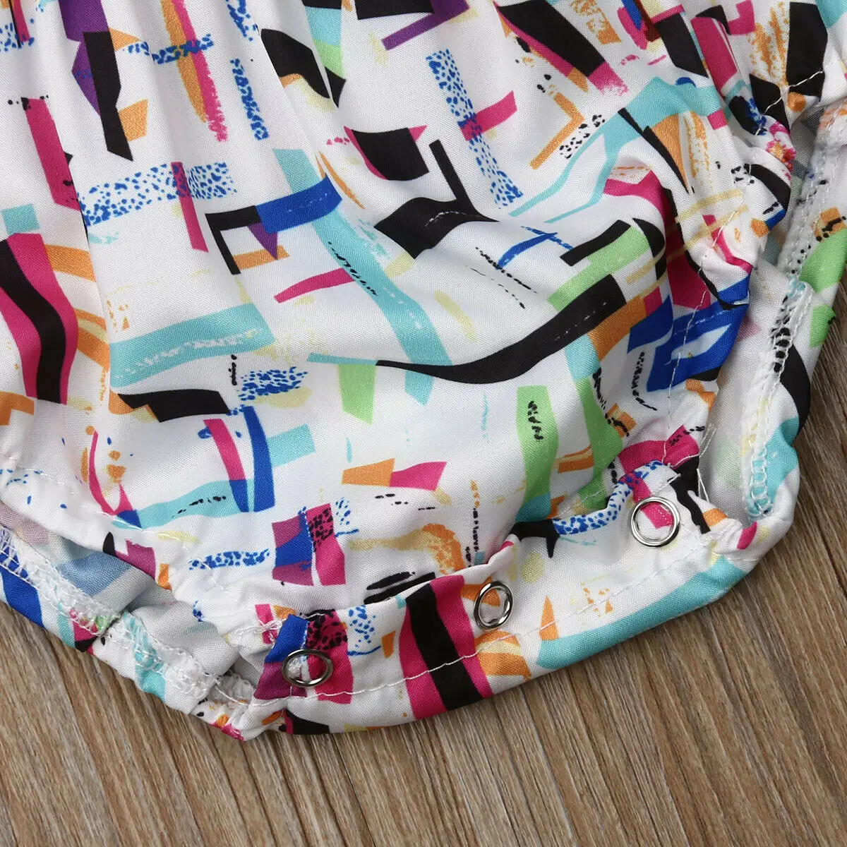 Милый детский комбинезон с открытыми плечами и принтом для новорожденных