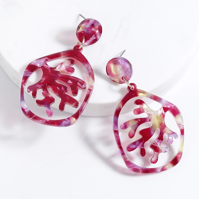 Полые резные дизайн акриловой кислоты серьги для Для женщин асимметричные