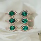 Кольцо с фианитом женское, золотистое, с зеленым кубическим цирконием