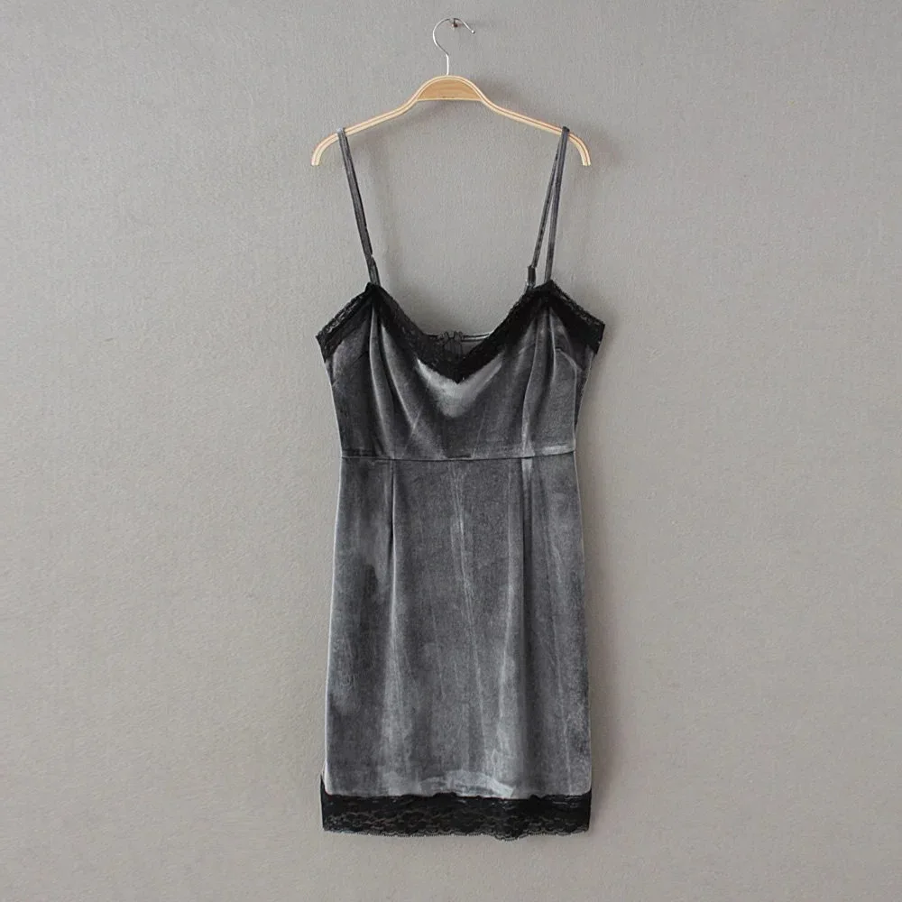 Женское осенне зимнее бархатное платье на бретельках с V образным вырезом|sheath