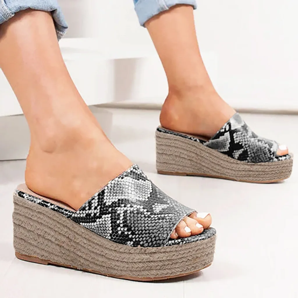 Женские шлепанцы больших размеров на танкетке летние пляжные Повседневные