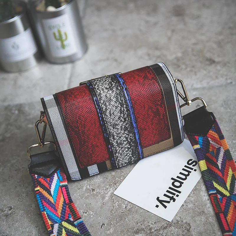 Сумка-мессенджер из искусственной кожи маленькая леопардовая с широким ремнем |