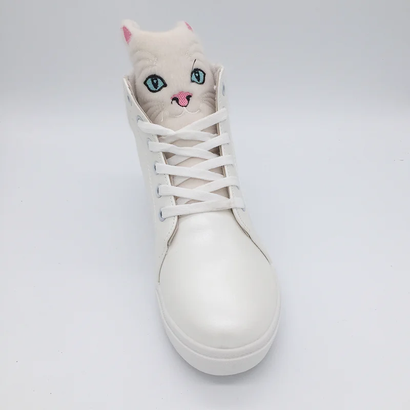 Женская повседневная обувь с милым мультяшным котом удобная на шнуровке спереди