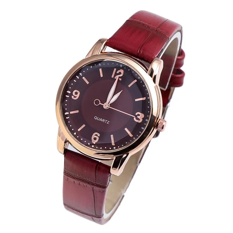 Повседневные женские часы с браслетом кожаным ремешком из сплава аналоговые