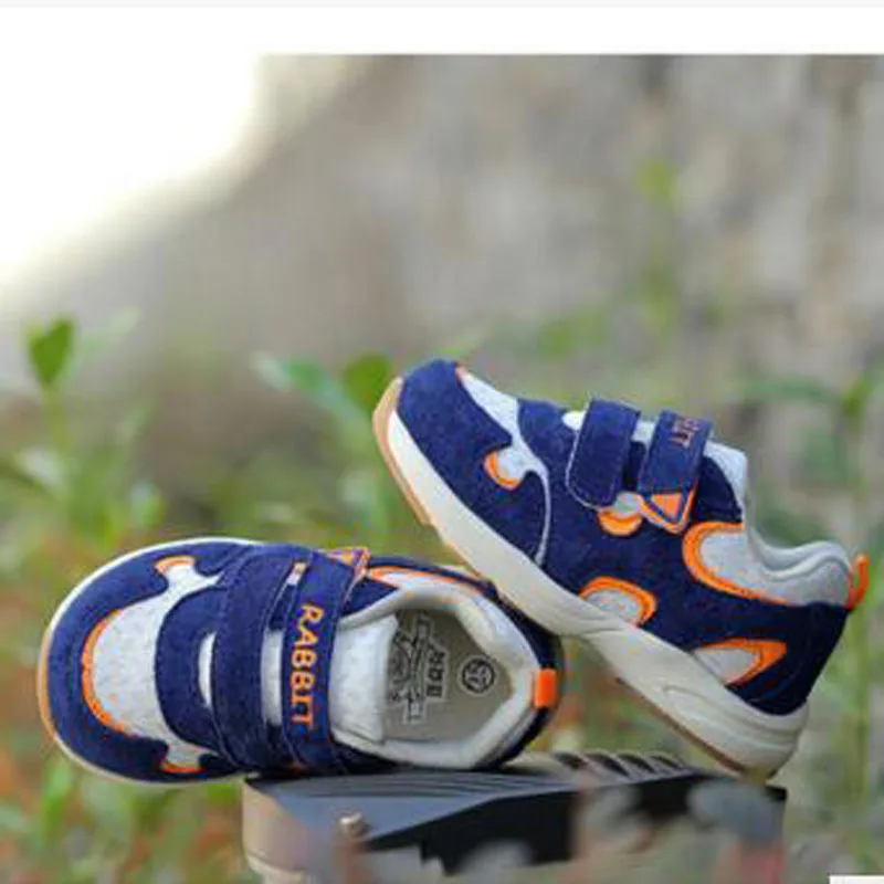 Бесплатная доставка Новинка 2017 года Брендовая детская спортивная обувь Мягкая