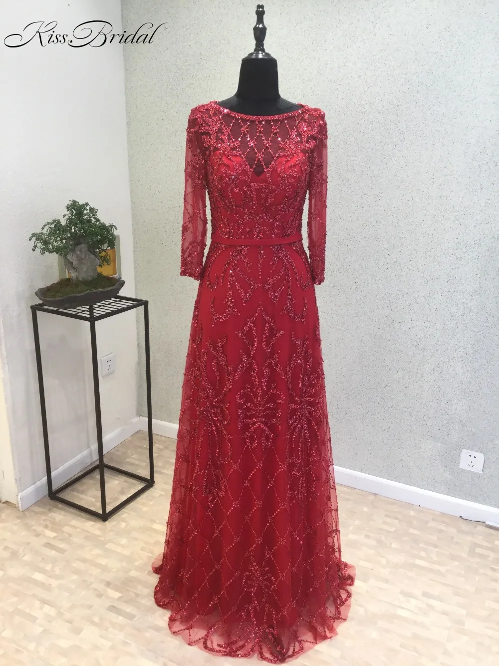Новое удивительное длинное вечернее платье 2018 с круглым вырезом и длинными