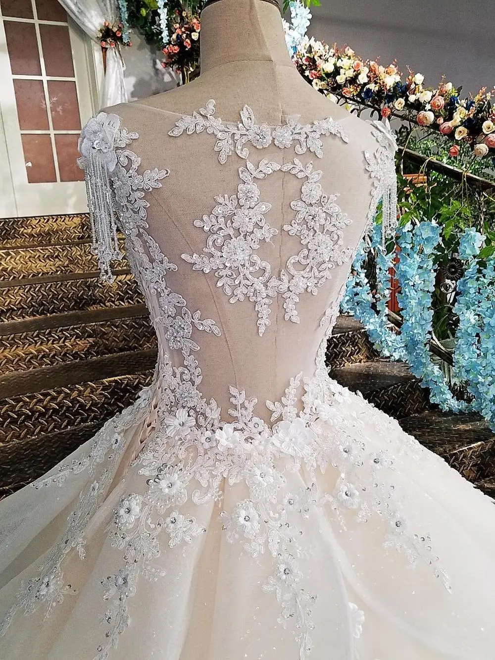 00175 Высокое качество бисера баски невесты платья Белые Свадебные Роскошные