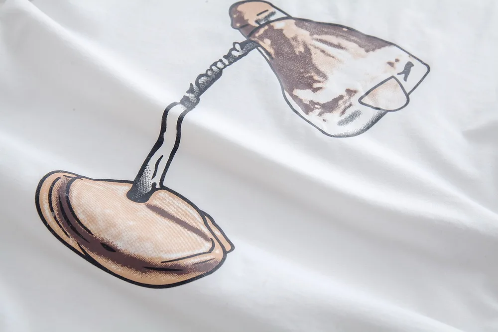 Мужские настольную лампу на обеих сторонах и вырезом лодочкой футболка с круглым