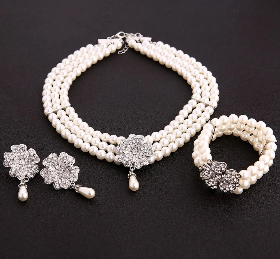 

Audrey Hepburn Breakfast at Tiffanys 1950s Costume Jewelry Accessory Set Pearl Necklace Earring Bracelet Lady Costume Accessory