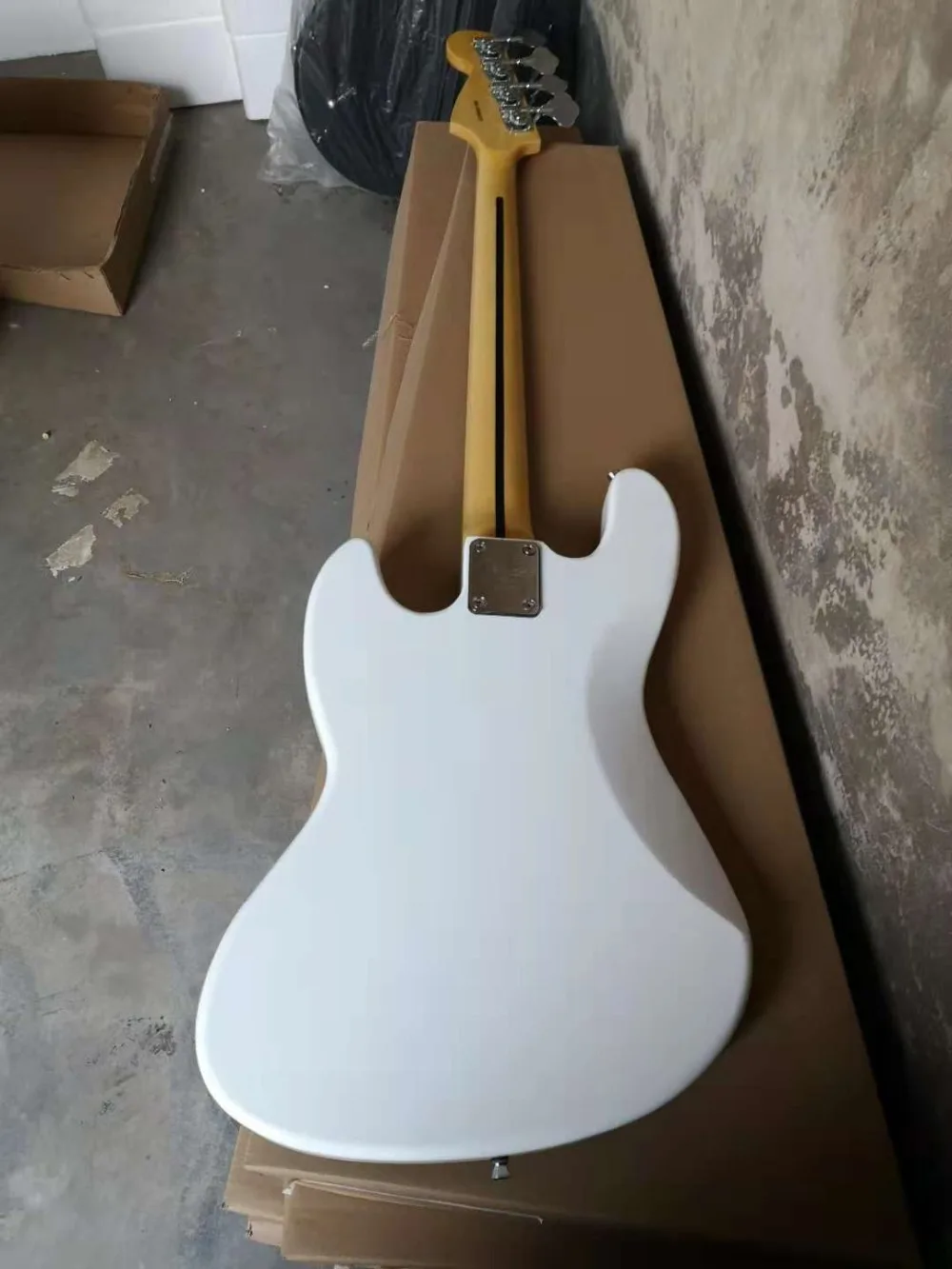 Top quality FDJB-5010 white color solid basswood body black plate maple fretboard 4 strings electric Jazz Bass Free shipping | Спорт и