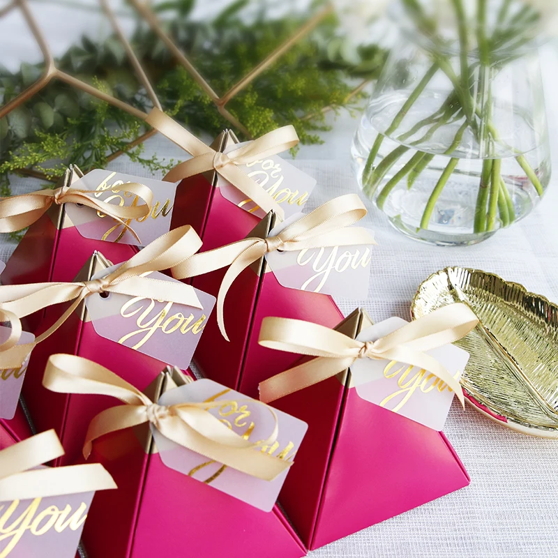 100 шт. Лидер продаж треугольная коробка для конфет с двумя узорами + бирки Bomboniere