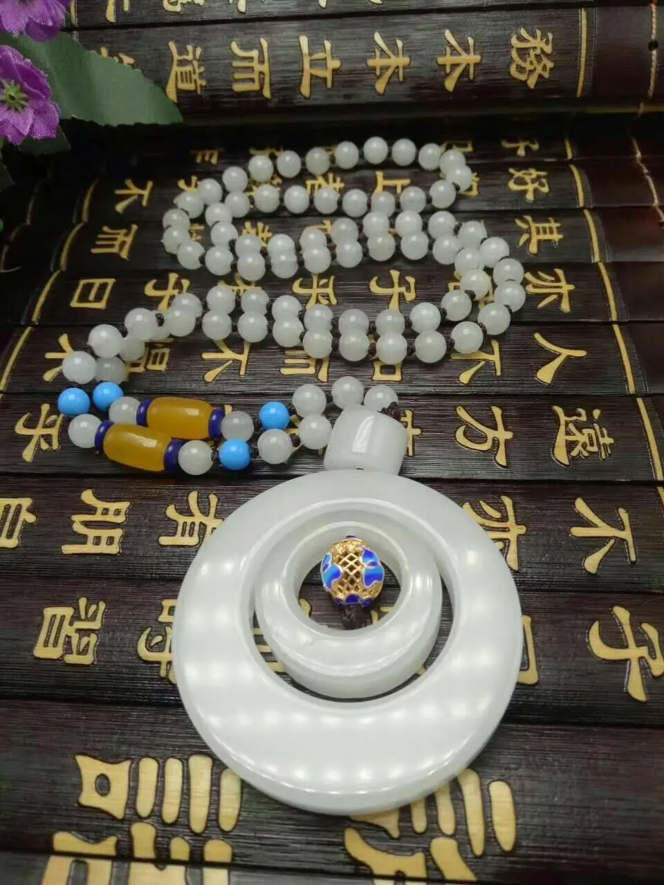 Кулон на застежке с застежкой из нефрита и нефрита|Ювелирные шармы| |