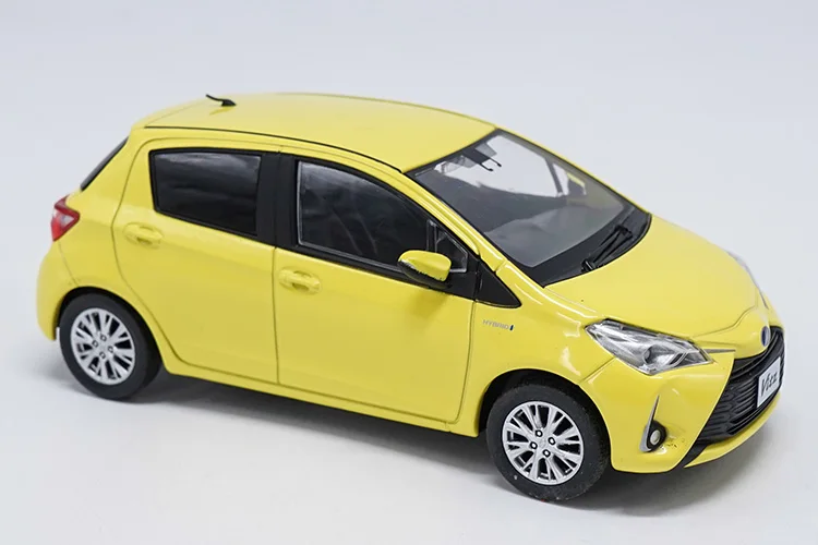 Оригинальная фабричная 1:30 toyota VITZ игрушечная машинка из сплава, игрушки для детей, литая модель автомобиля, подарок на день рождения