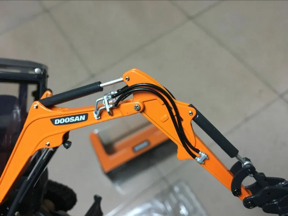 Редкость! Doosan DX27Z компактный экскаватор 1/25 масштаб литой модели в Boz