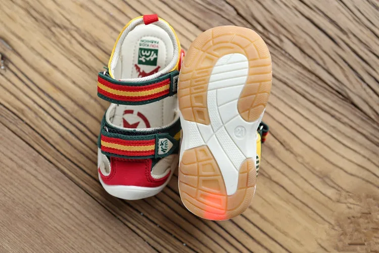 Сандалии со светодиодной подсветкой для мальчиков и девочек мягкая Брендовая