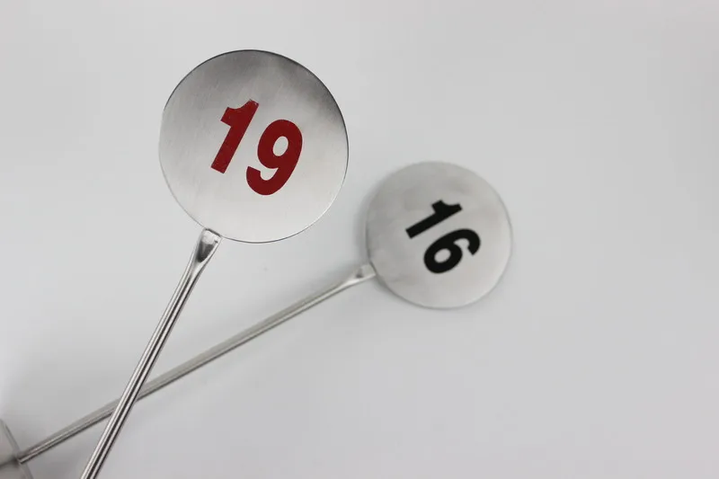 Настольная подставка из нержавеющей стали столешница с металлическим номером