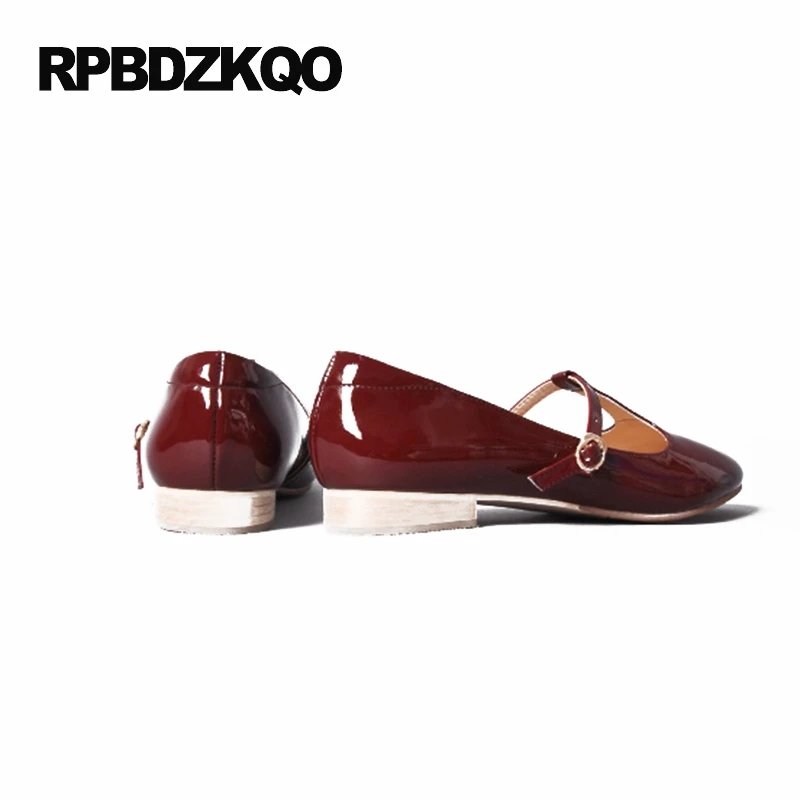 Ретро круглый носок неглубокие лакированные кожаные красное вино 2021 на плоской