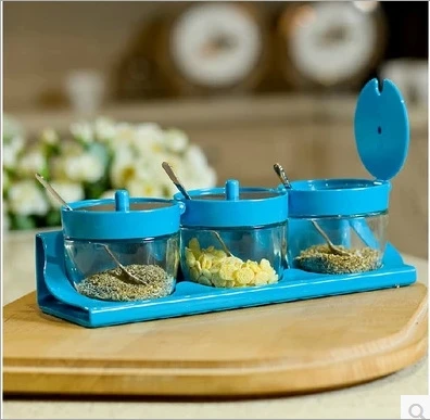 

Fashion 5 Pieces Set Seaoning Box Creative Kitchen Tools Oil Bottle Pepper Storage Bottle With Spoon Free Shipping