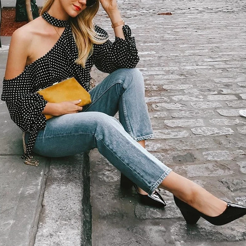 Женская блузка в горошек белая/черная с открытыми плечами воротником хомутиком и