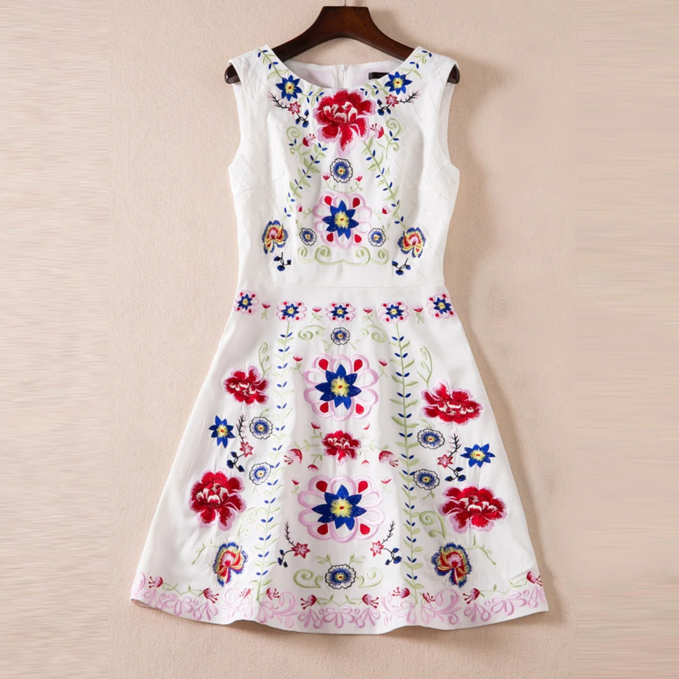 2018 Высокое качество Цветочная вышивка женское платье летнее элегантное без