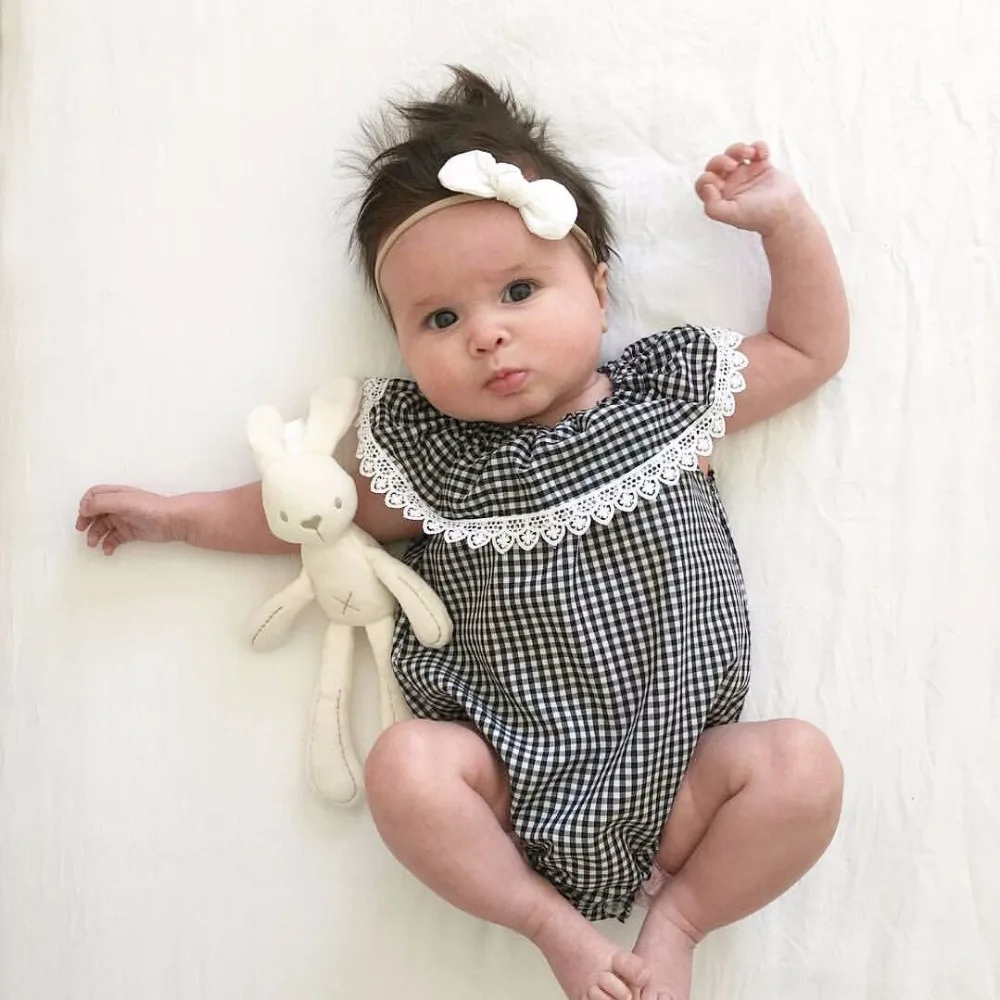 Мода девочка Комбинезон летний стиль хлопок кружева Рукав плед Ползунки Baby Girl