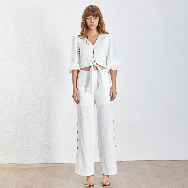 white TWOTWINSTYLE, Одноцветный повседневный комплект из двух предметов, женский топ с v-образным вырезом и пышным рукавом, укороченный топ с высокой талией, широкие брюки, женские костюмы - Цвет: white