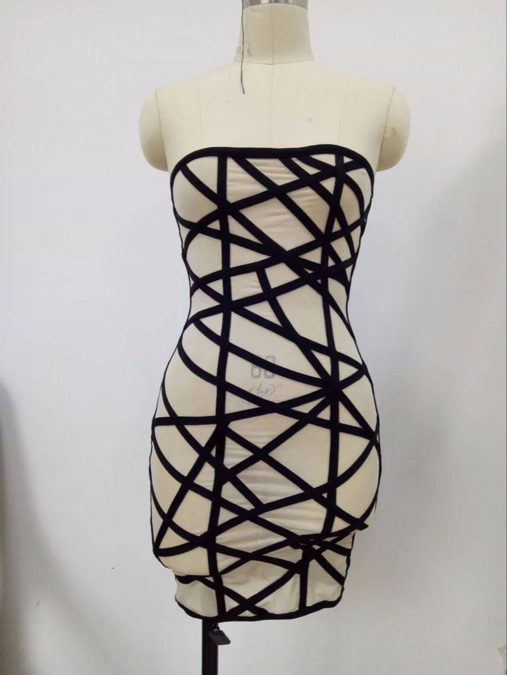 Черное облегающее платье без бретелек Бандажное для вечеринок | Женская одежда