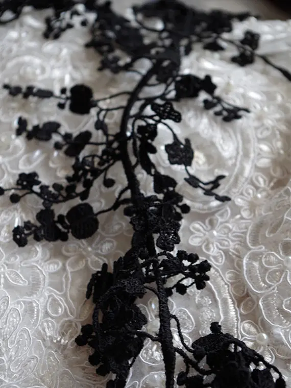 кружево чёрное. ткань кружево 61623. кружево зима. иней на ветках деревьев. кружево на ветках.