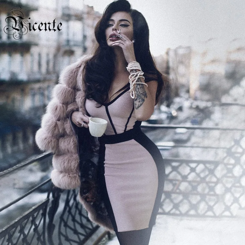 Вечернее мини-платье на лямках с v-образным вырезом в стиле знаменитостей |