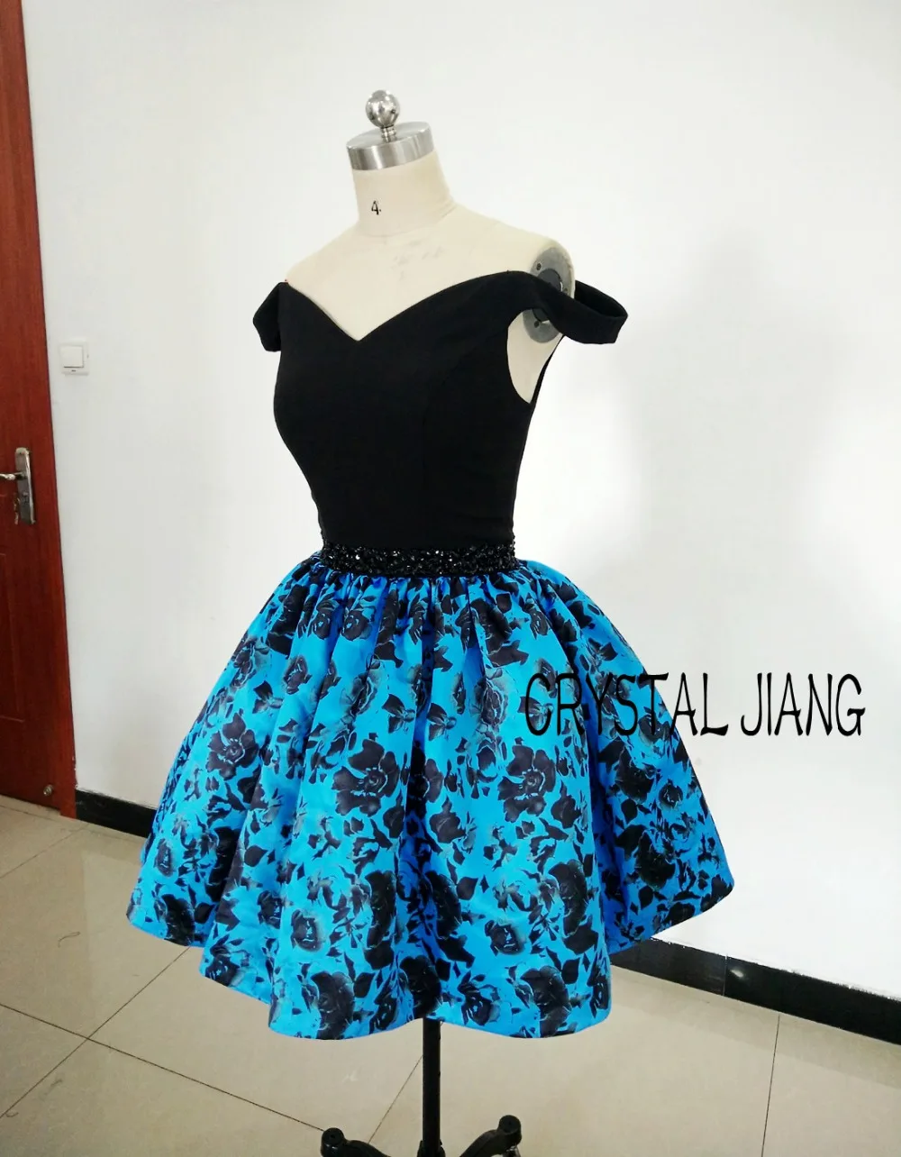 Хрустальный Цзян 2017 Реальный образец с открытыми плечами черный спандекс талия