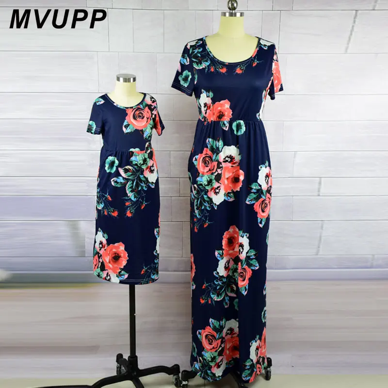 MVUPP платья для мамы и дочки Модная одежда с цветочным принтом и короткими рукавами для мамы и дочки одинаковые комплекты для семьи платье до щиколотки