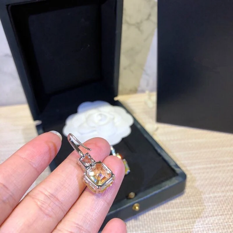 Женские серьги гвоздики из серебра 925 пробы с квадратным фианитом 5
