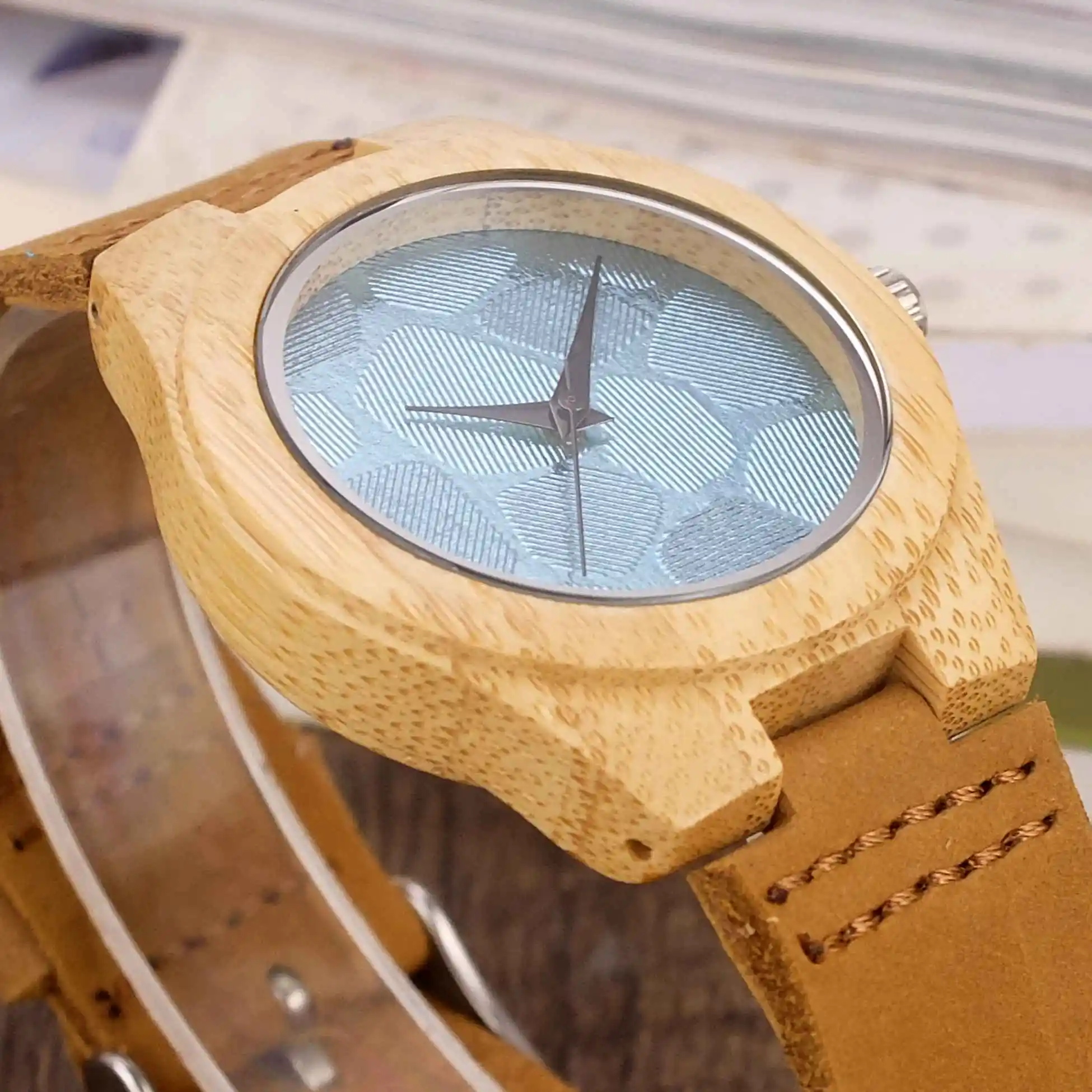 Часы наручные женские кварцевые с бамбуковым ремешком из натуральной кожи |