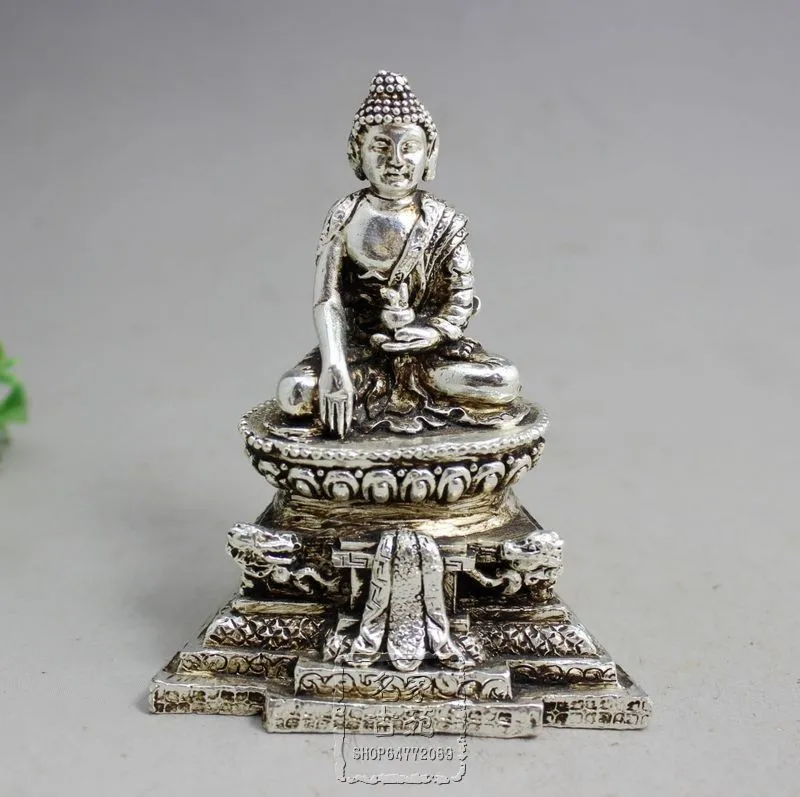 

Antique collection antique old bronze crafts copper carving figures of Buddha Sakyamuni Buddha.