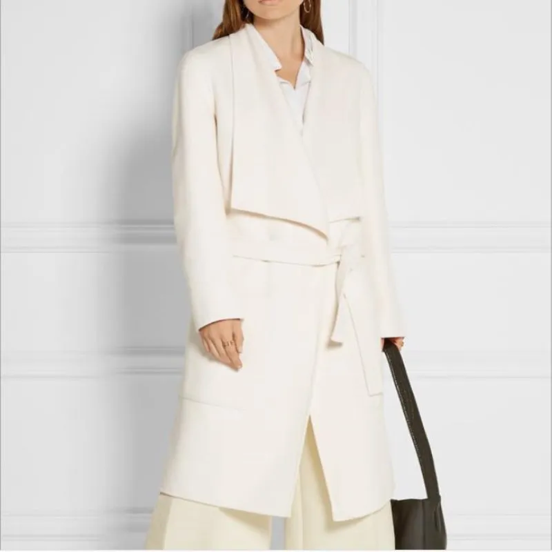 Женское кашемировое пальто белое длинное с отворотом и поясом на талии