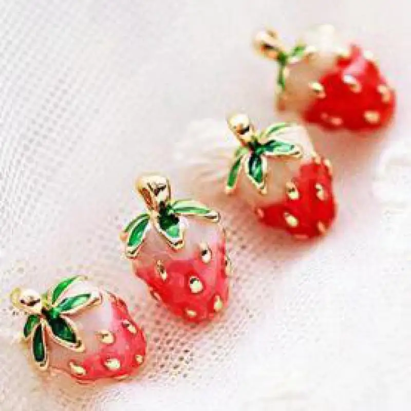 Симпатичные серьги в виде клубники новые индивидуальные уникальные маленькие