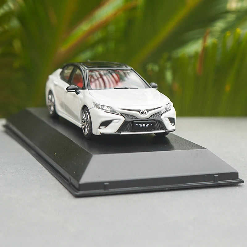 Коллекционная белая модель Toyota Camry 1/43 коллекционная игрушка в подарок 2018| |