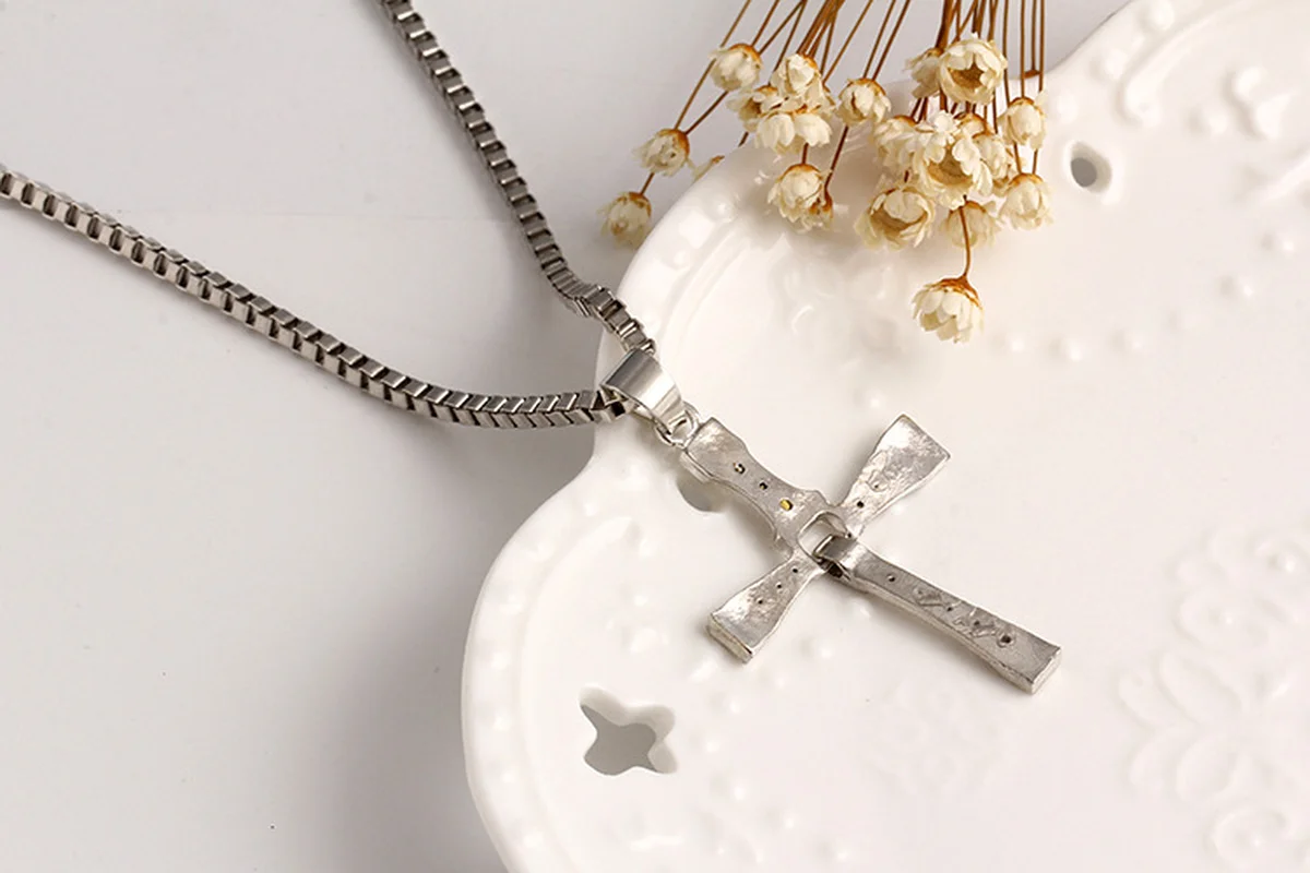 Быстрая продажа Производители внешней торговли крест подвеска ожерелье Torredo Speed