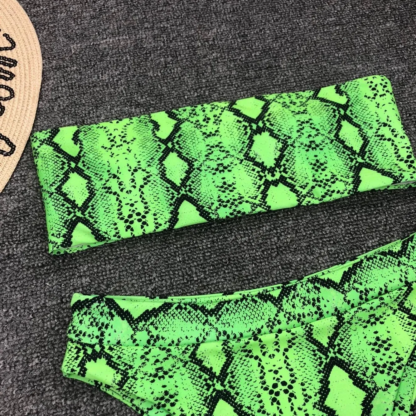 Женский купальный костюм бикини открытый сексуальный зеленый Змеиный простой