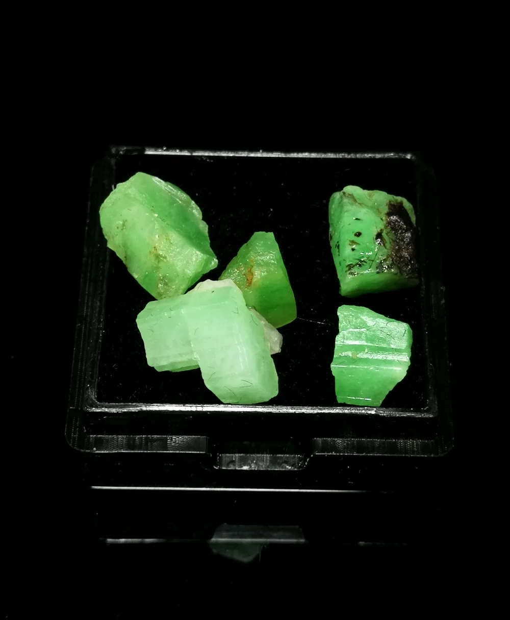 Free shipping A total of 5 Natural emerald mineral crystal specimen quartz green teaching specimens stone Send box ! | Дом и сад
