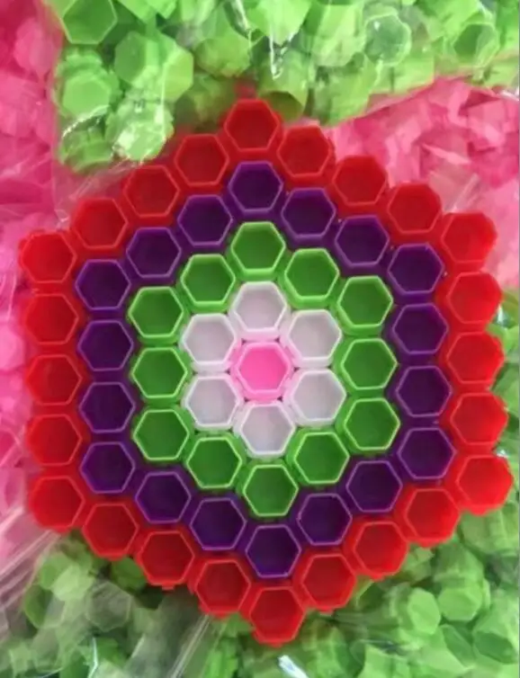 Новинка! В использовании профессиональное красочное Hive с сопротивлением чернильная чаша для пчелиных сот Форма чернил для татуажа, чашки крышки для татуировки аксессуары 200 шт./пакет