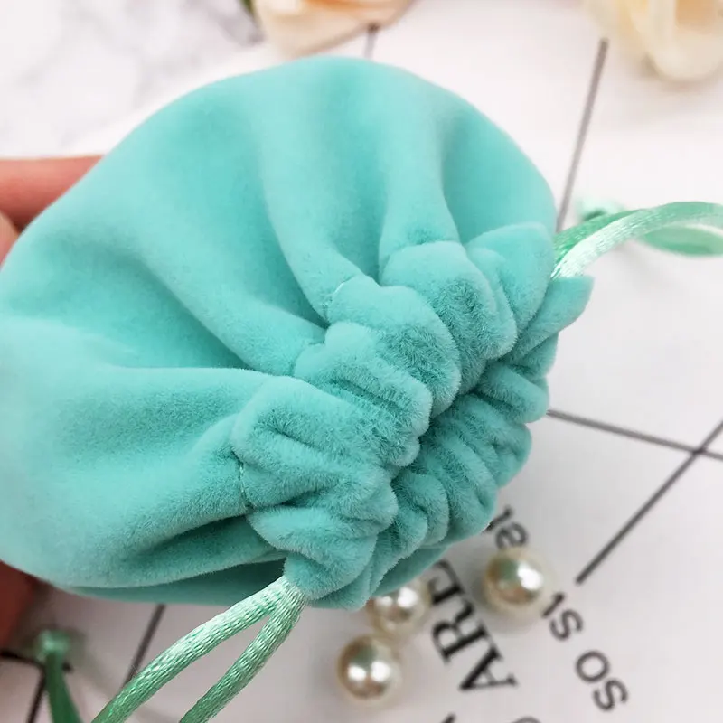 Оптовая продажа Бесплатная доставка бархатный Подарочный пылесборник на шнурке