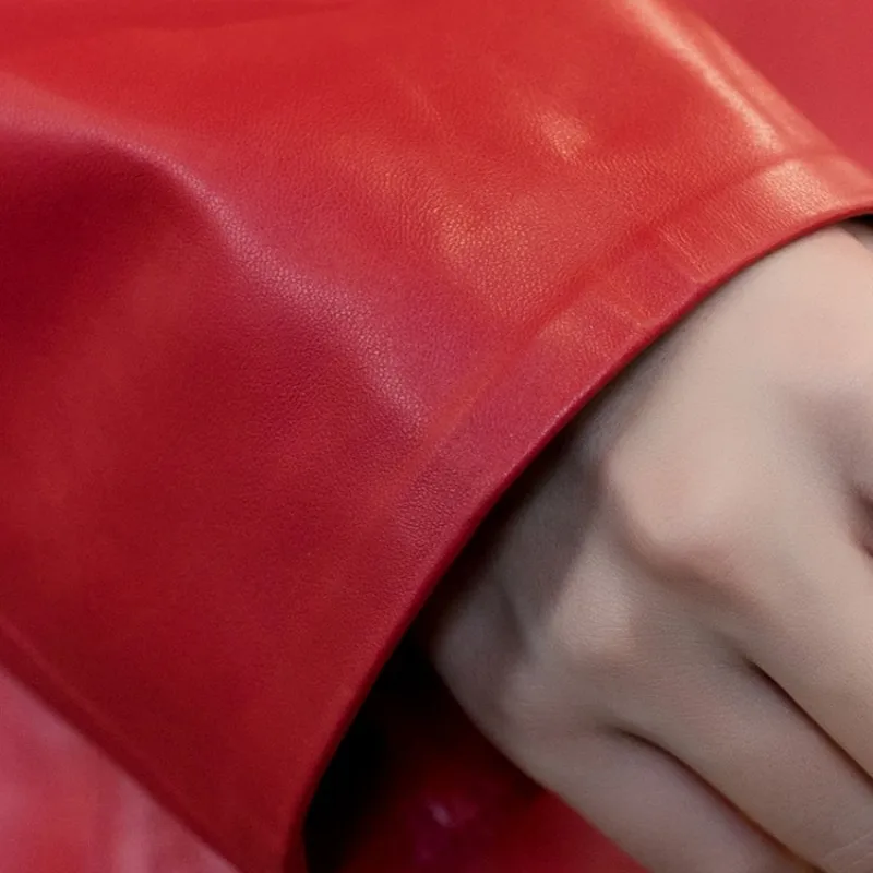 Свободные на плоской подошве из натуральной кожи с платье доступно в черном и