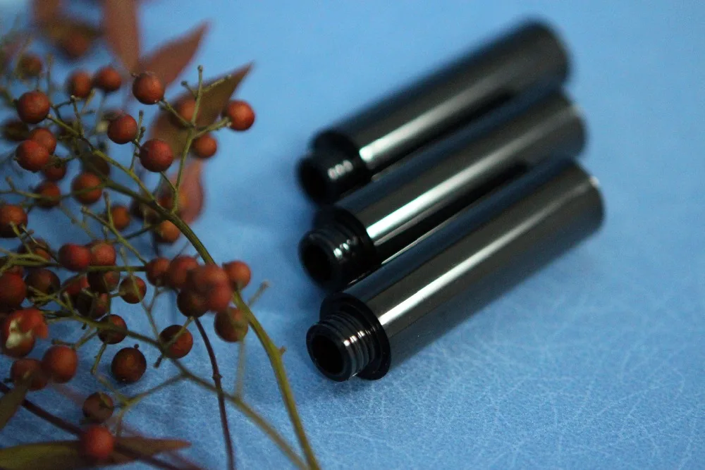 Черная пластиковая безвоздушная бутылка 50 мл для