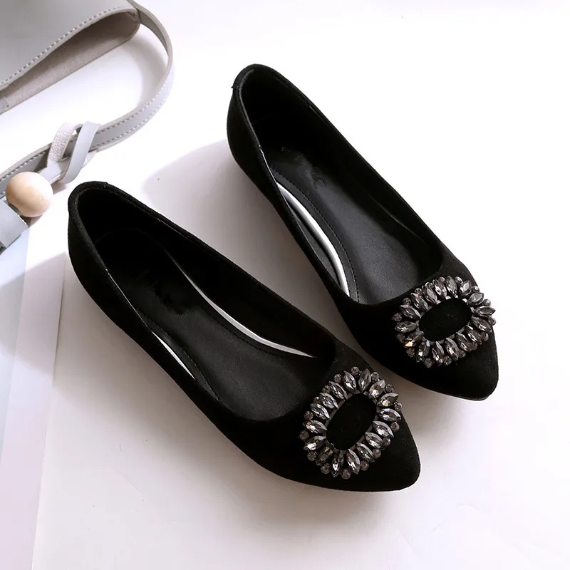 Новые весенние женские туфли на плоской подошве повседневные удобные с острым