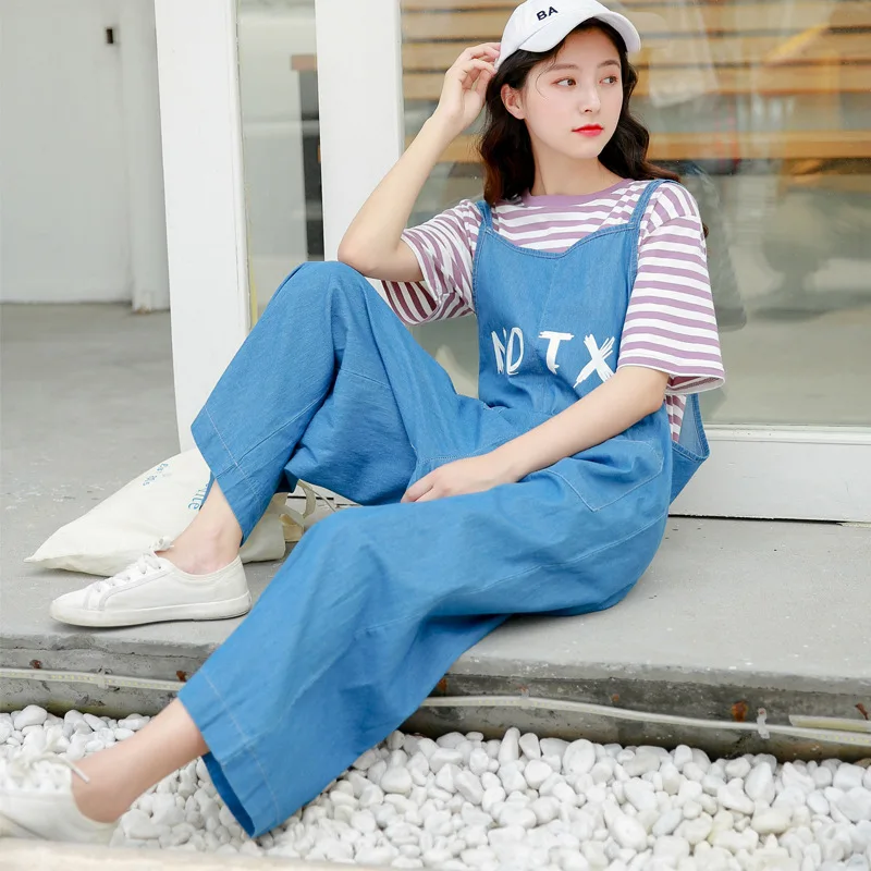 Женский джинсовый комбинезон на тонких бретельках синего цвета | Женская одежда