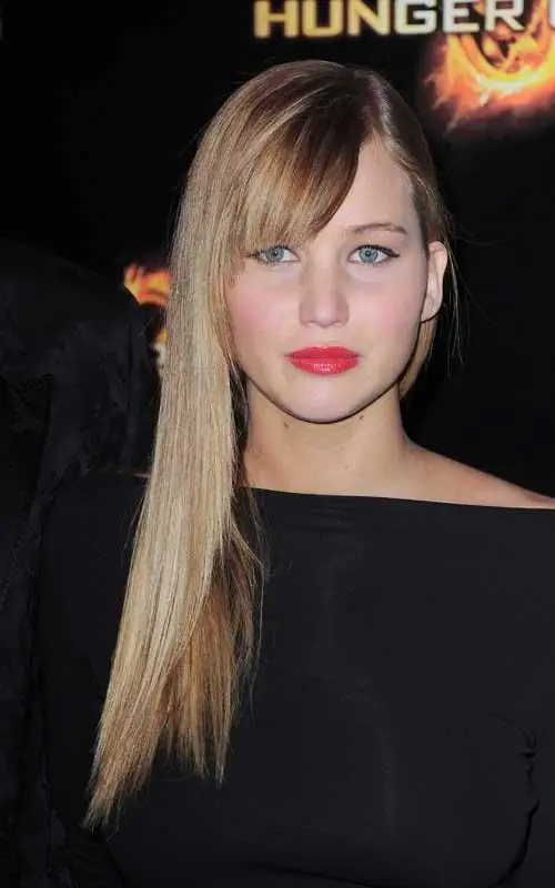 Привлекательное платье с молнией на спине длинным рукавом и открытой спиной