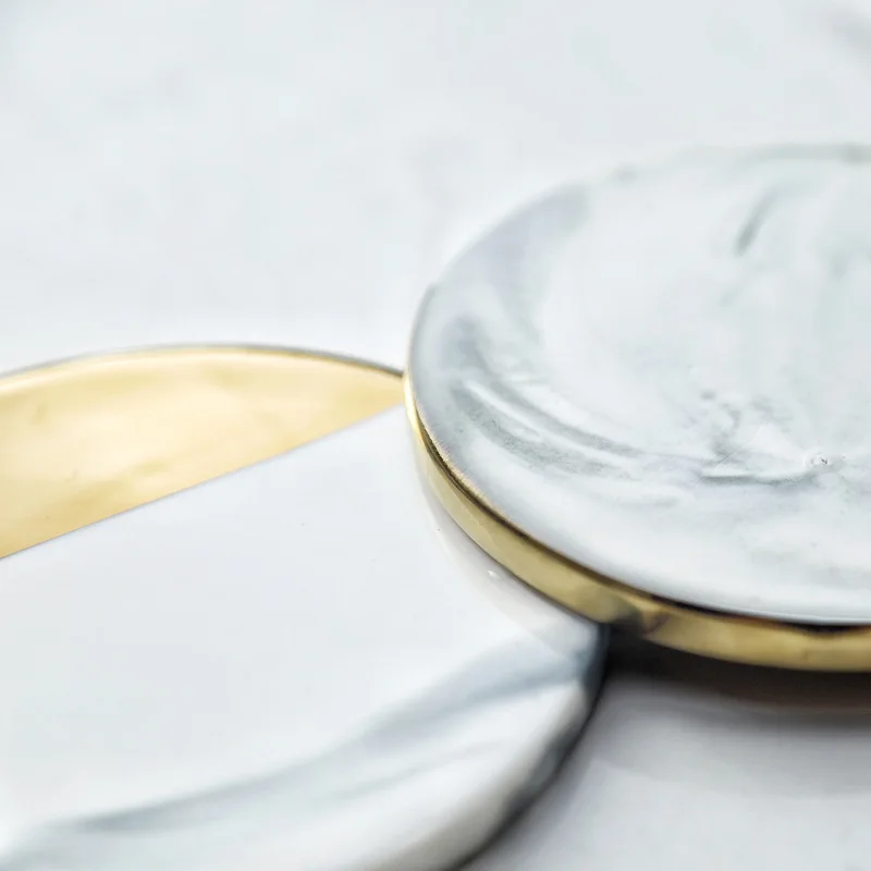 Мраморная поверхность с золотым покрытием керамические подставки для чашки