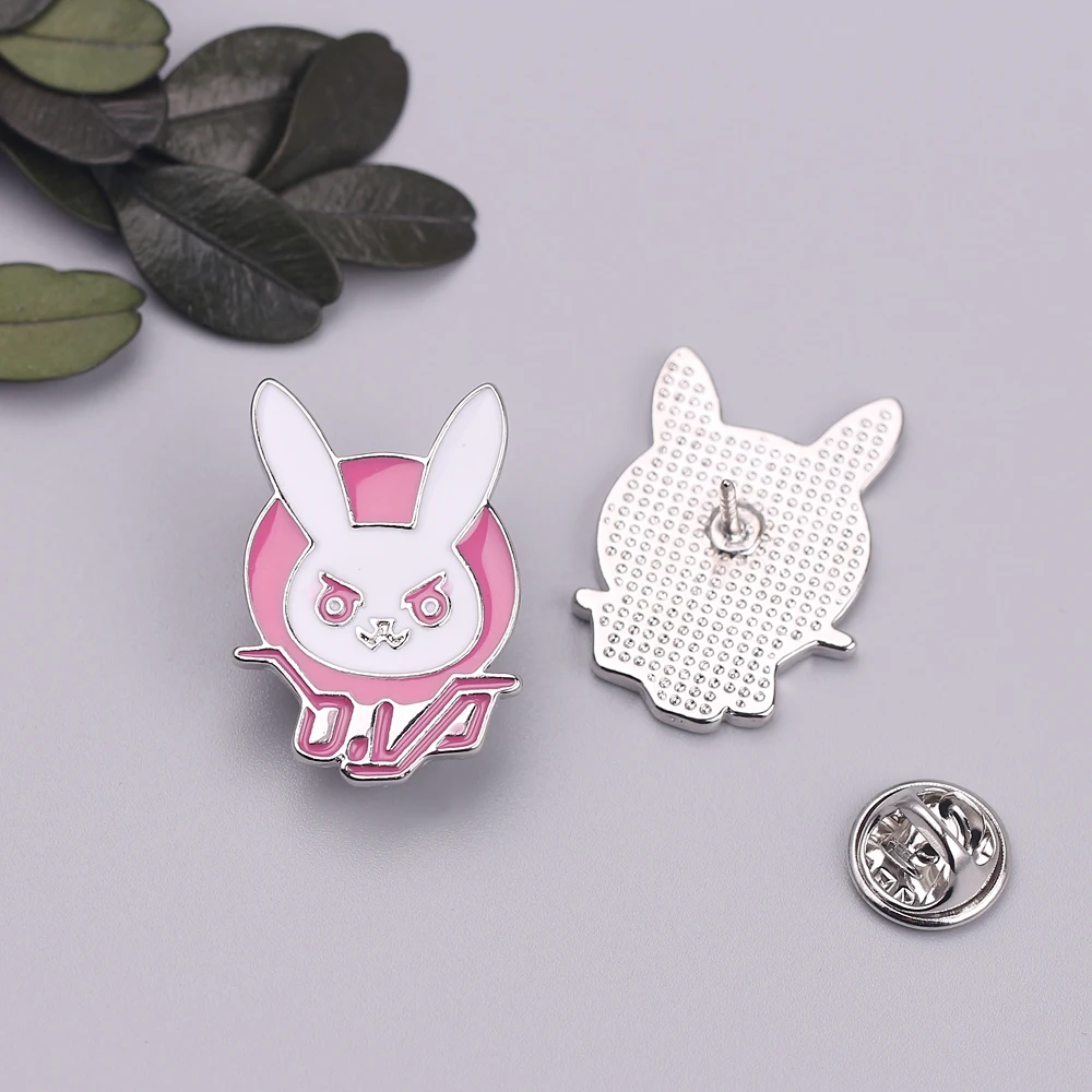 D.va DVA кролик логотип металлический значок розовый Дива твердая эмалированная